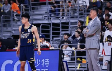 b体育-杜锋：其实常规赛不至于打得这么紧，所以还是从自身找原因